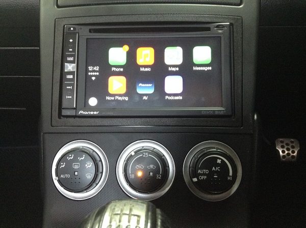 Nissan 350Z Pioneer Apple CarPlay & Android Auto