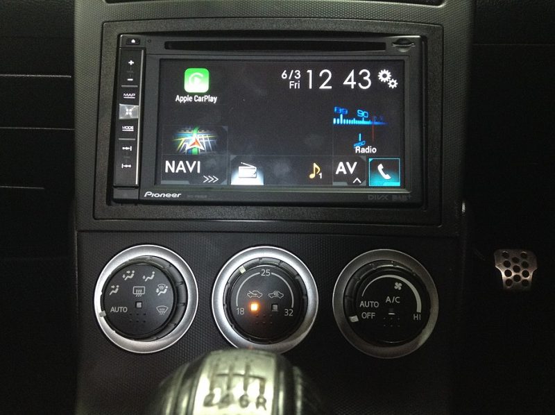 Nissan 350Z Pioneer Apple CarPlay & Android Auto