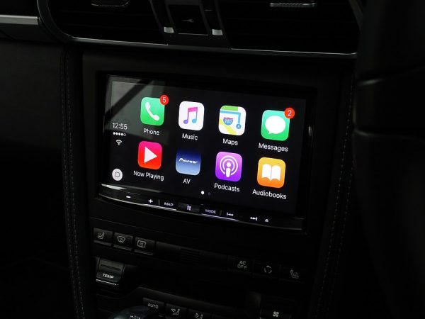 Porsche apple carplay