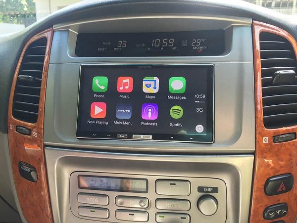 Toyota Land Cruiser Apple Carplay Alpine ILX-700